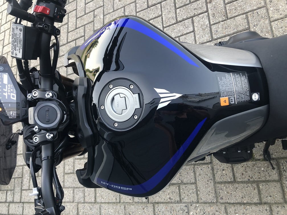 Yamaha MT09-SP met slechts 3956 km!! Gewoon nieuw, incl boekjes etc €8999,-