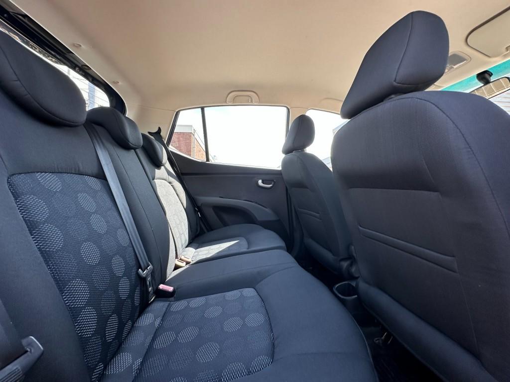 Hyundai I 10 1.1 dynamic cool airco elektrische ramen lage km-stand