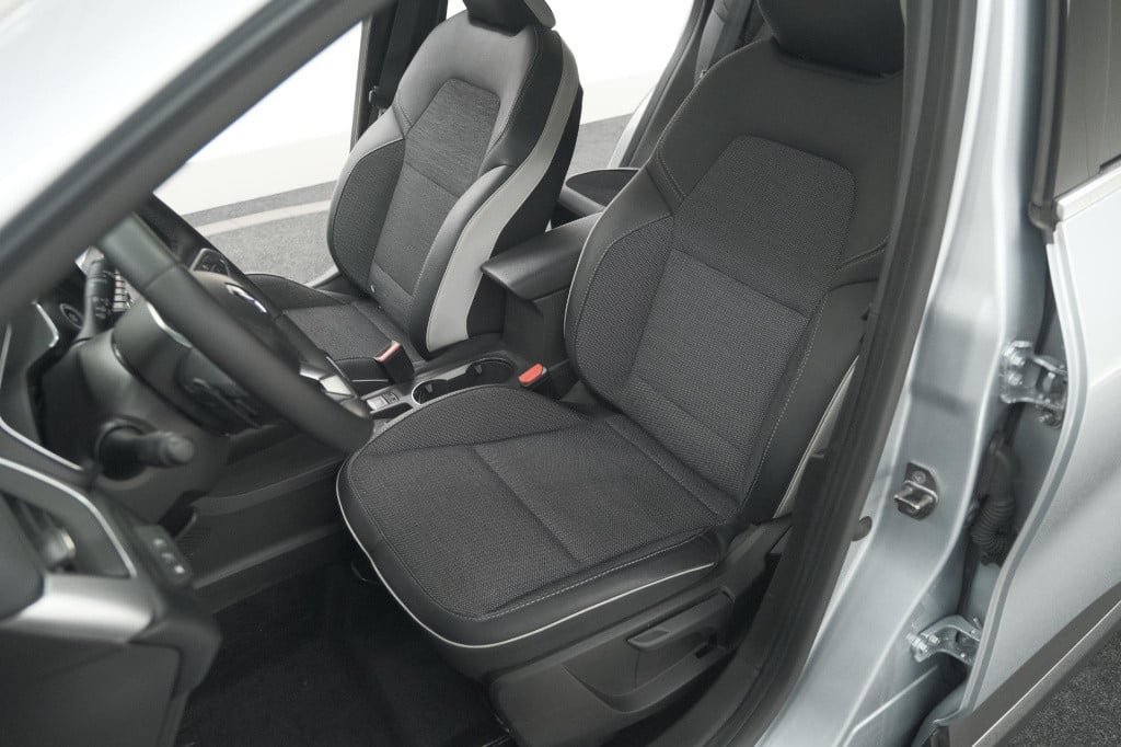 Renault Captur tce 140 edc techno | camera | 9.3 inch groot scherm | stoelv