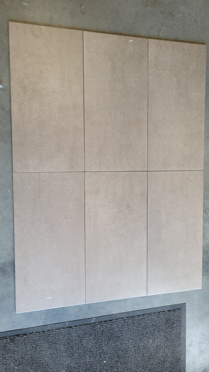 3030-44 ca 4 m² taupe betonlook tegels, 30x60, partijprijs