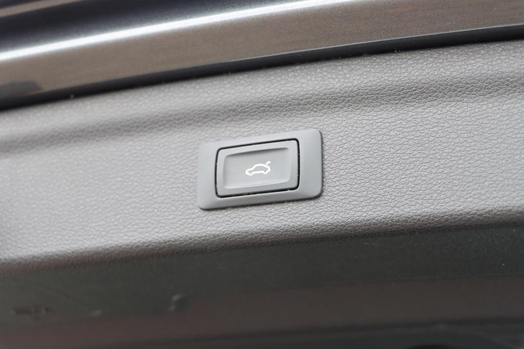 Audi Q3 35 tfsi s edition 150pk s-tronic | 19'' lichtmetaal | elektrische a