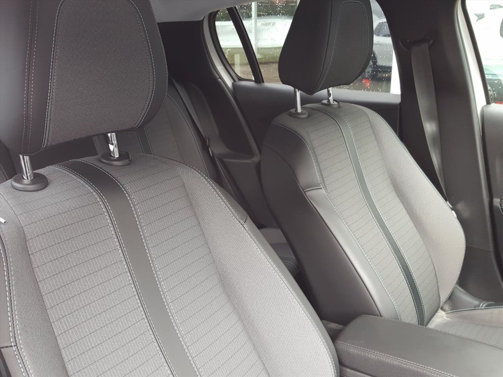 Peugeot 208 1.2 puretech 100pk allure navigatie | apple carplay & android a