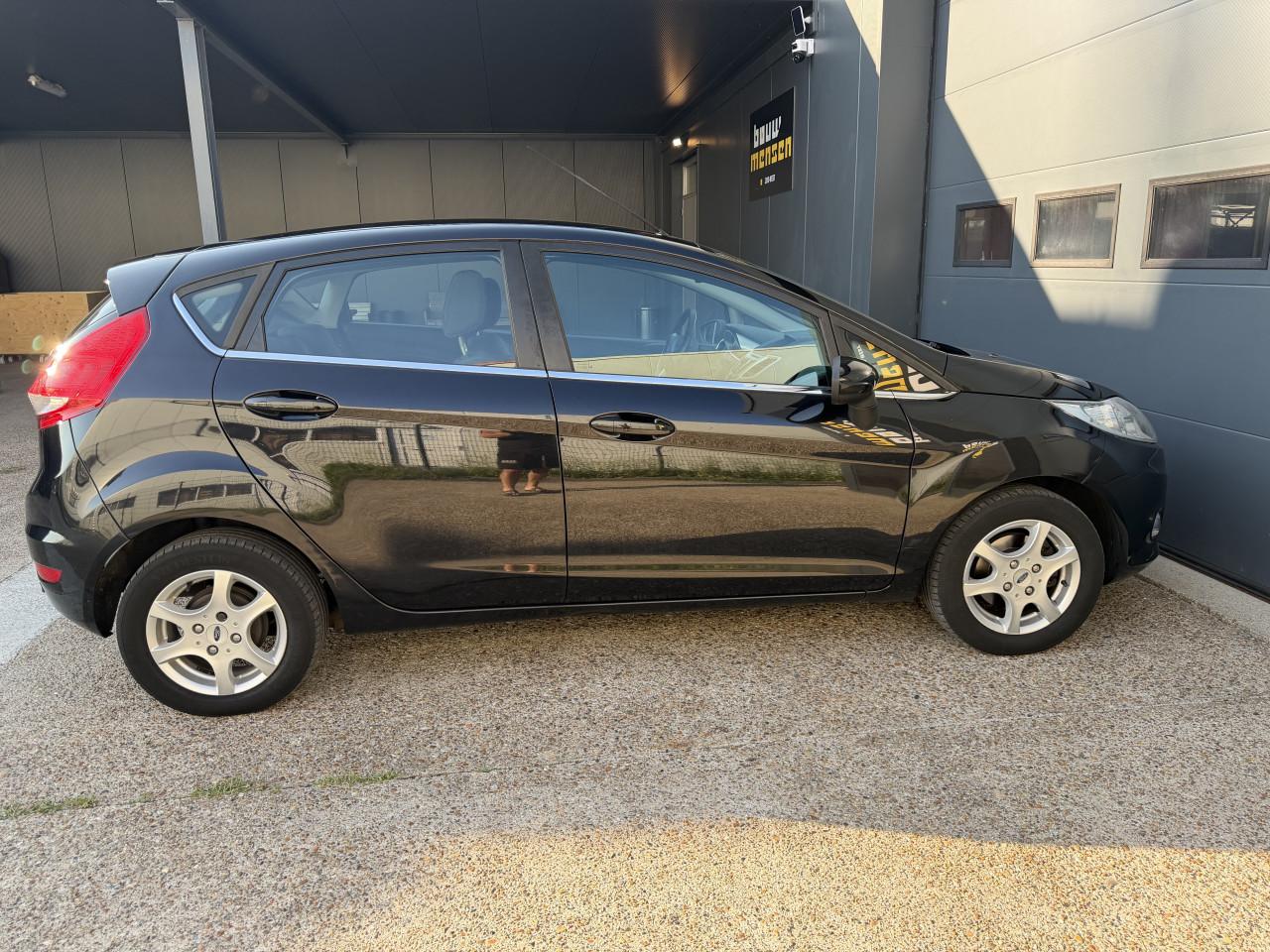 Ford Fiesta 1.25 52KW Titanium 5DRS 2011 Zwart Airco Apk Cruise