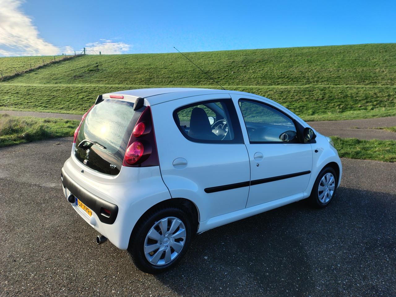 Peugeot N107 1.0 70pk