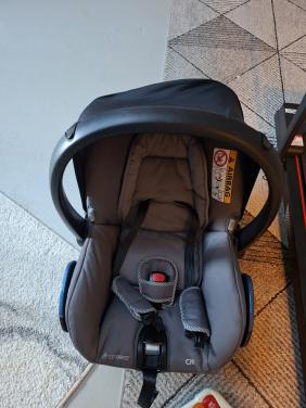 Maxi cosi en zak. Kidsmill wipper en speelboog