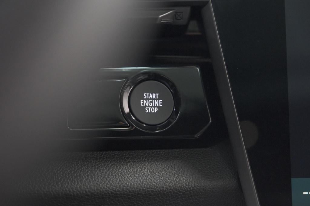 Renault Austral 1.2 e-tech full hybrid 200 techno | 360 camera | panoramada