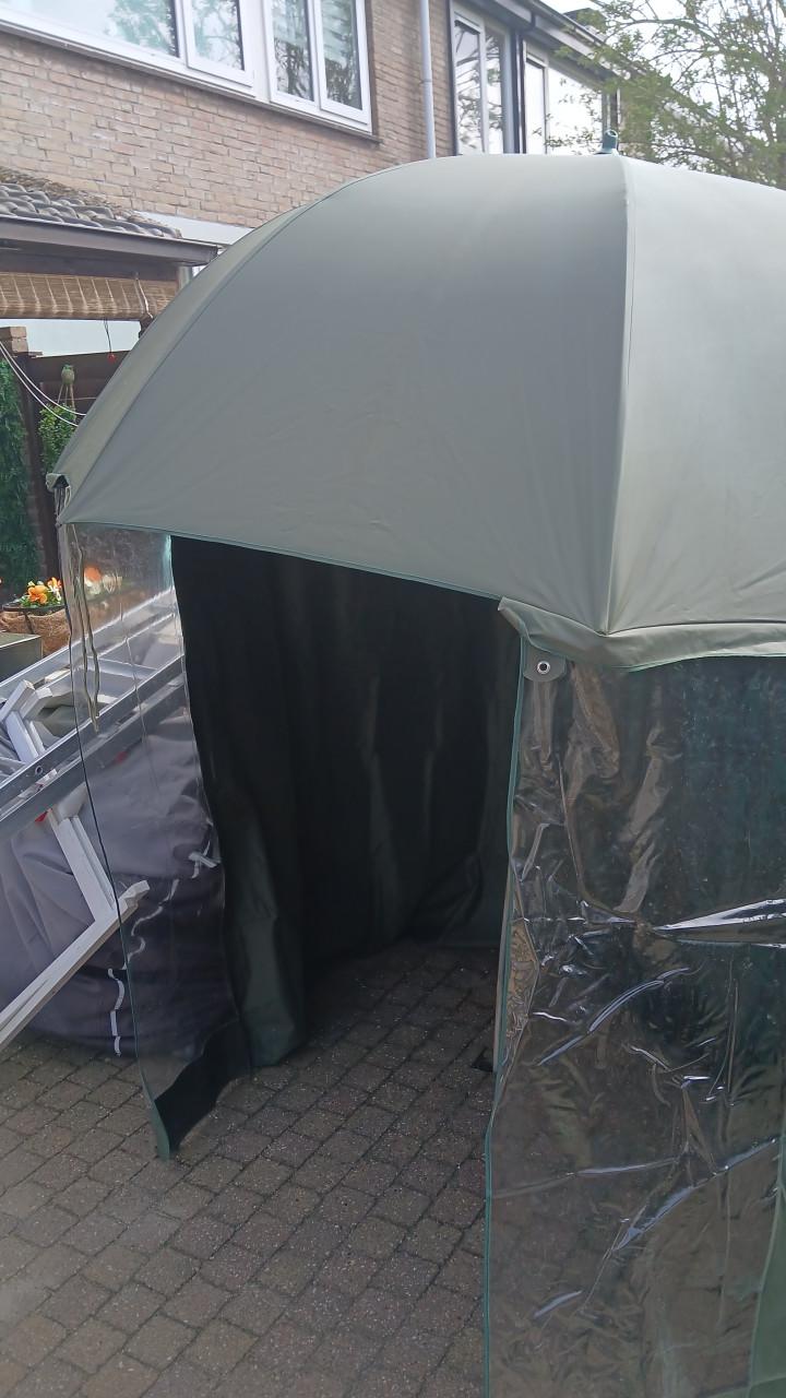 Paraplu met zij katen