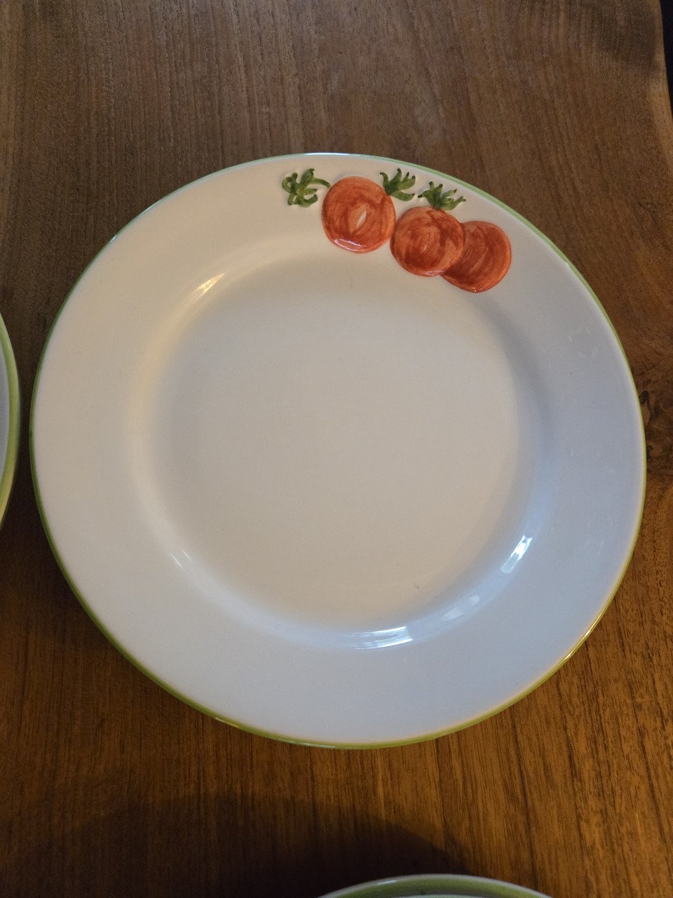 8 borden 21.5 cm met relief groenten op de rand. Z.g.a.n.