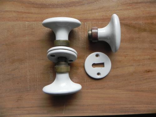 Te koop : set porceleine deurknoppen