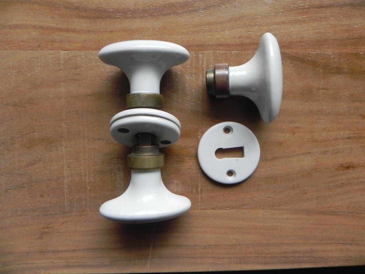 Te koop : set porceleine deurknoppen
