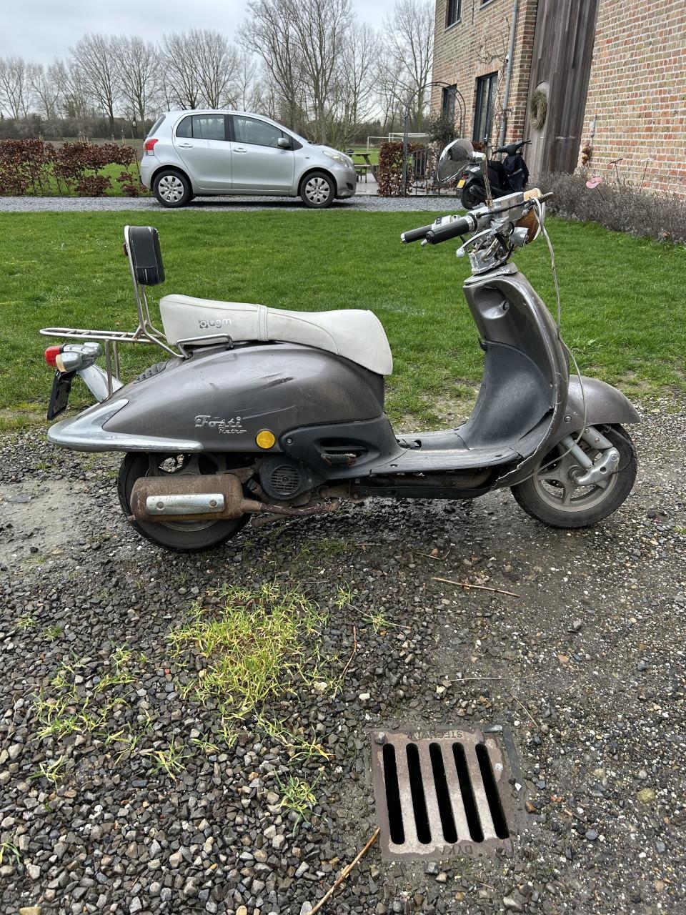 AGM Fosti Grande Retro Scooter