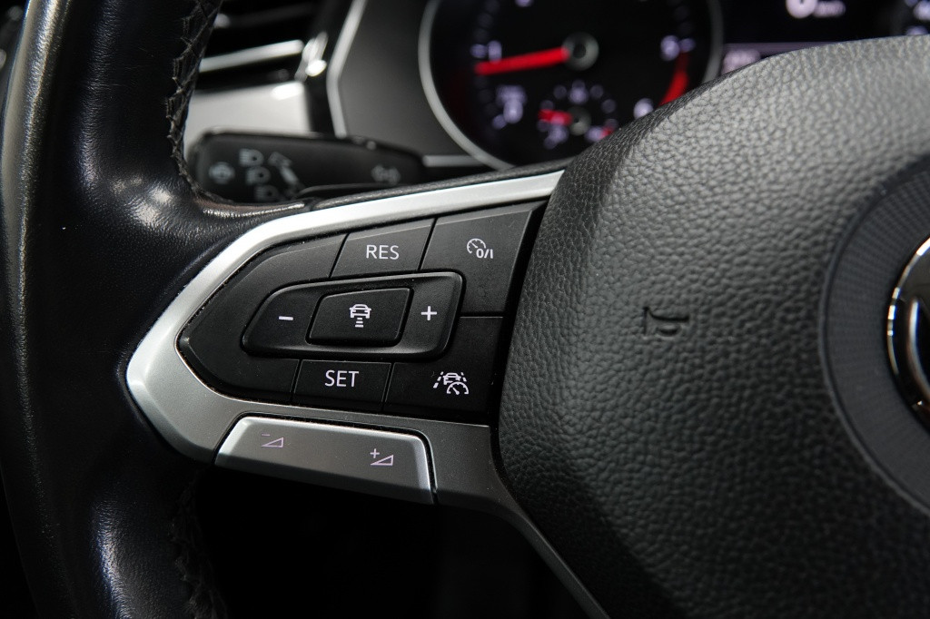 Volkswagen Passat 1.6 tdi | acc | carplay | camera | pdc |