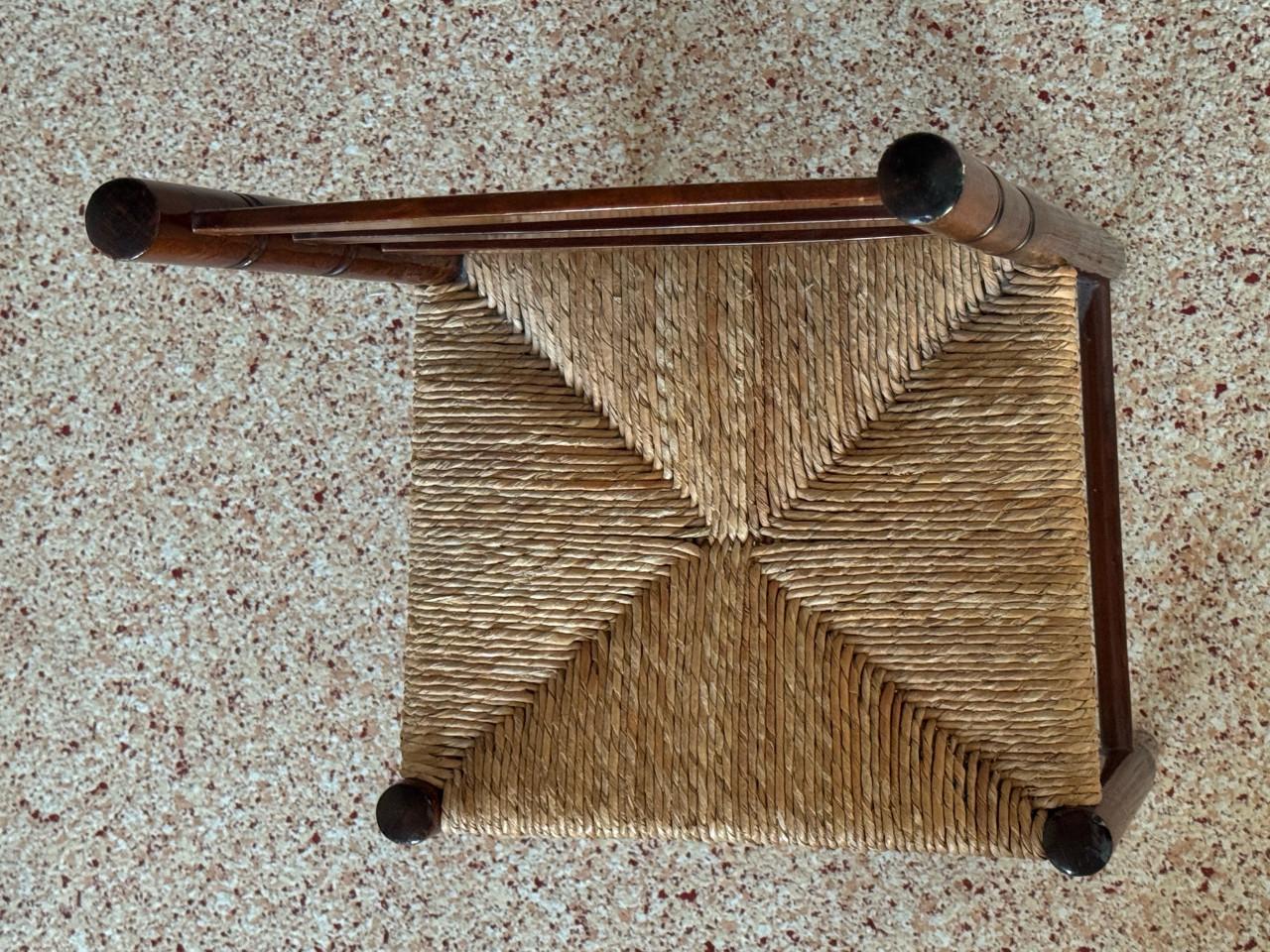 Vintage houten kinderstoel met rieten zitting