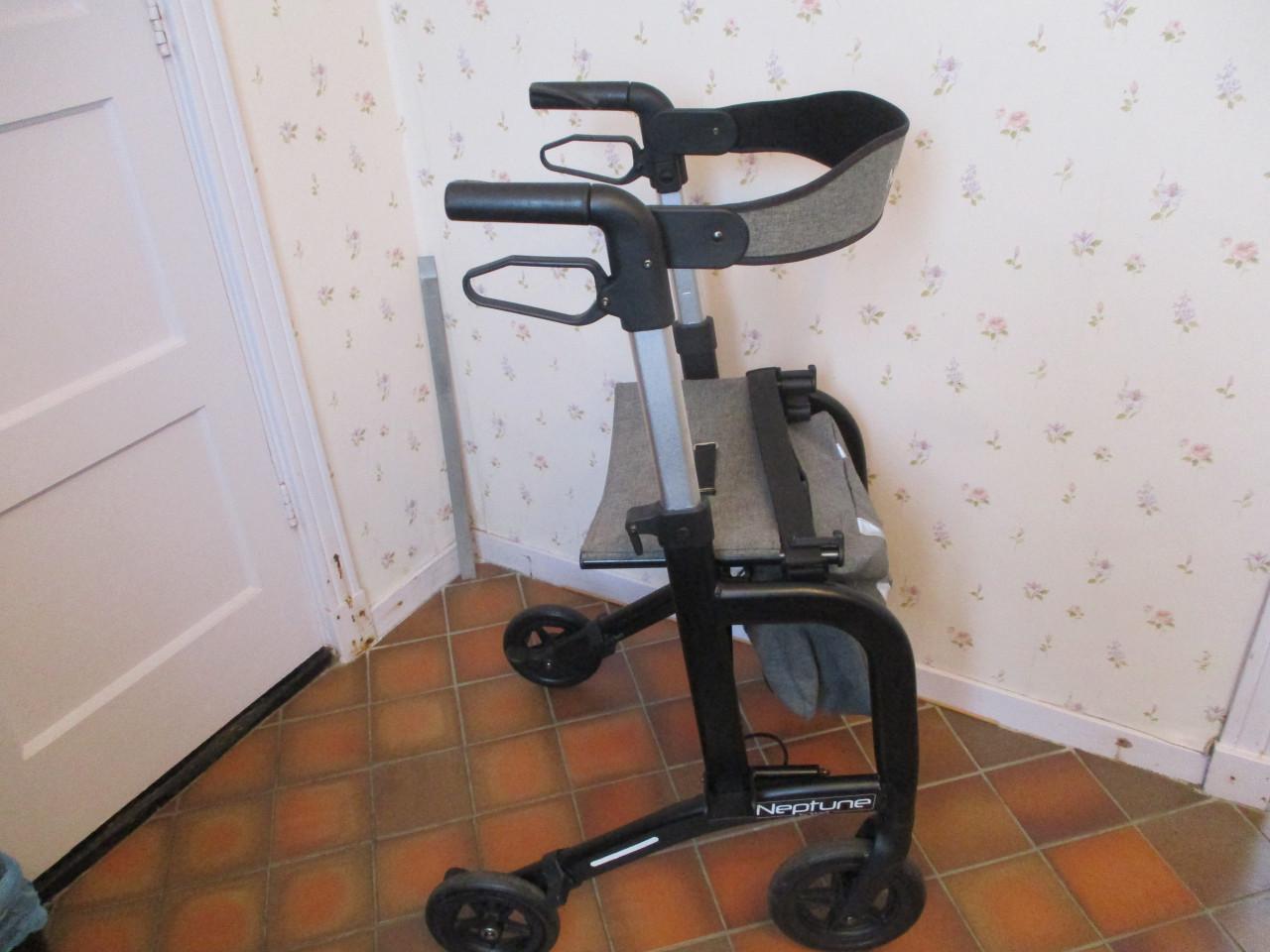 Prachtige Neptune rollator met rugband tas (hand / schoudertas)