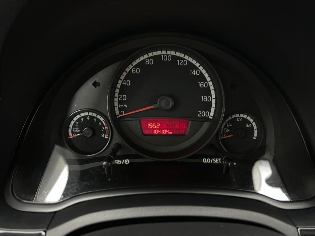 Volkswagen UP! occasion 1.0 move up! bluemotion | zwart | tweedehands volks