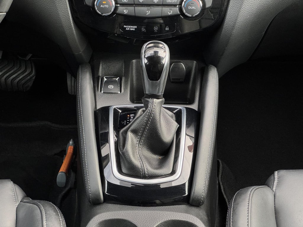 Nissan Qashqai 1.2 tekna + automaat, trekhaak + meest luxe uitvoering!