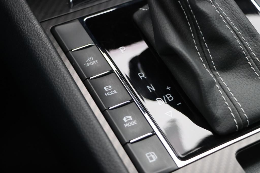 Skoda Superb combi 1.4 tsi iv sportline business 218pk dsg6