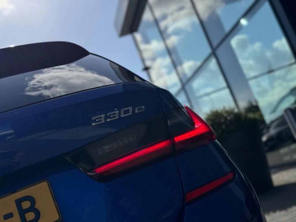 BMW 3-serie touring 330e m-sport * pano * acc * harman/ kardon
