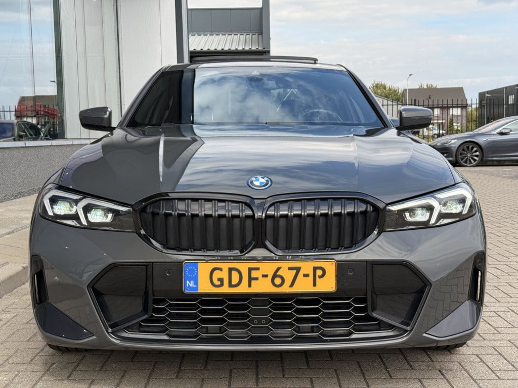 BMW 3-serie 330e | m-sport | harman kardon | pano | cruise | stoelverwarmin