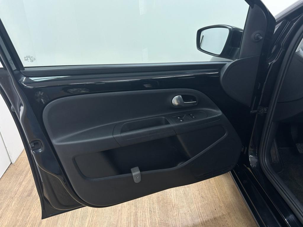 Volkswagen UP! occasion 1.0 move up! bluemotion | zwart | tweedehands volks