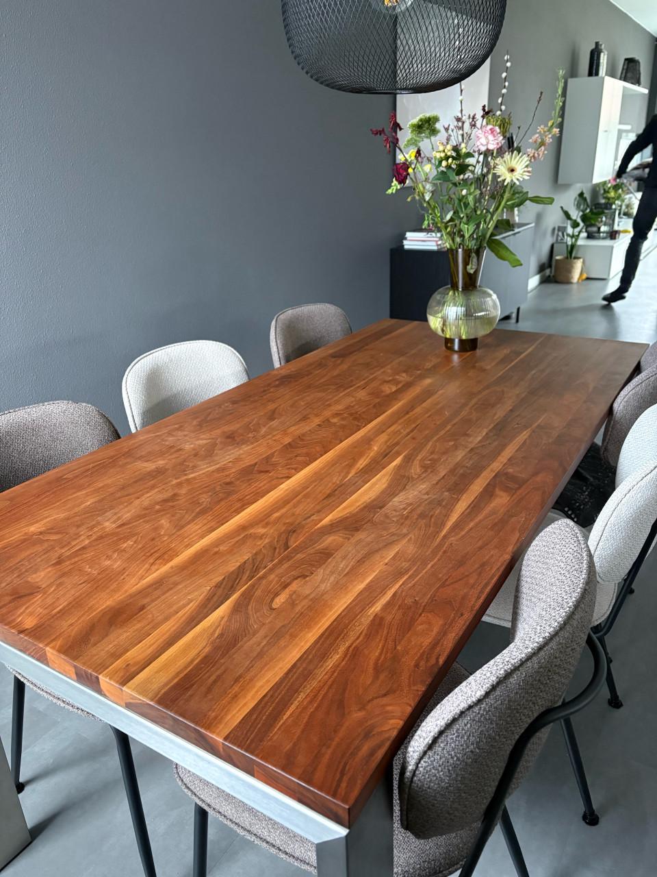 Mooie houten eettafel (180x 90)