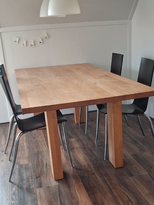 Eetkamertafel