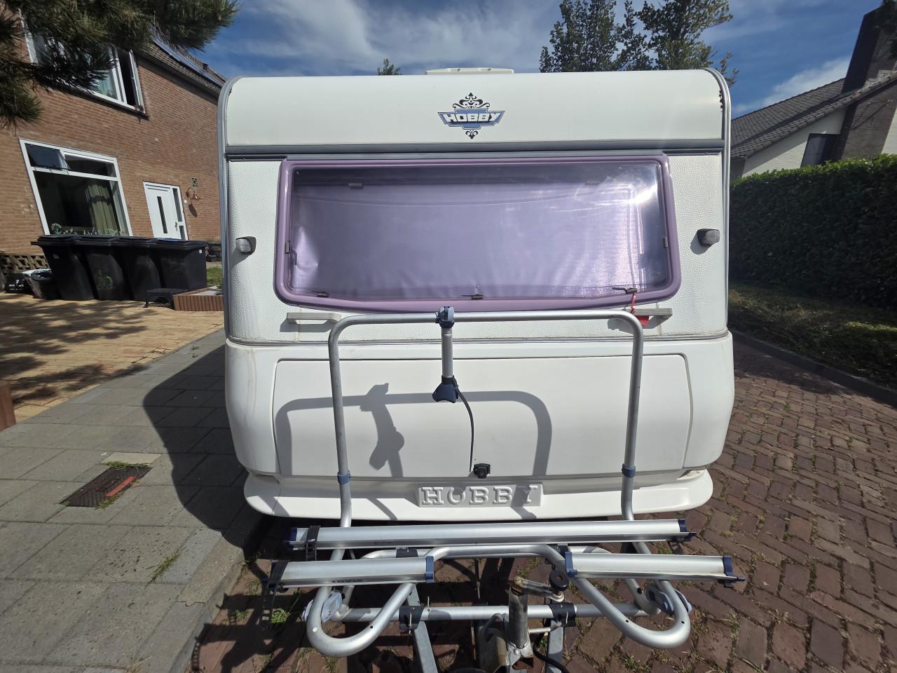 Hobby de luxe 495 met voortent en duitse papieren