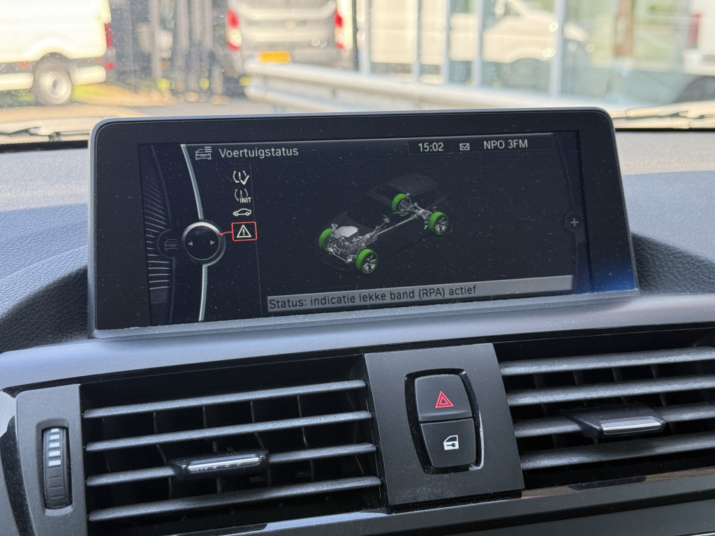 BMW 1 Serie 116i business sportline | nl-auto | groot navi | nieuwe distrib