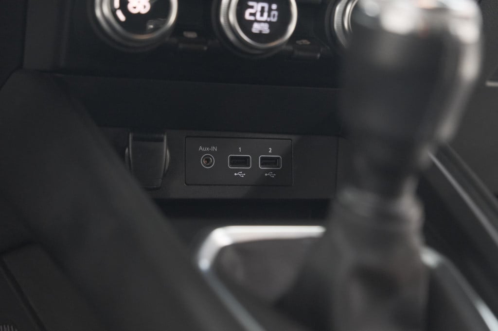 Renault Clio tce 100 intens | parkeersensoren | apple carplay | climate con