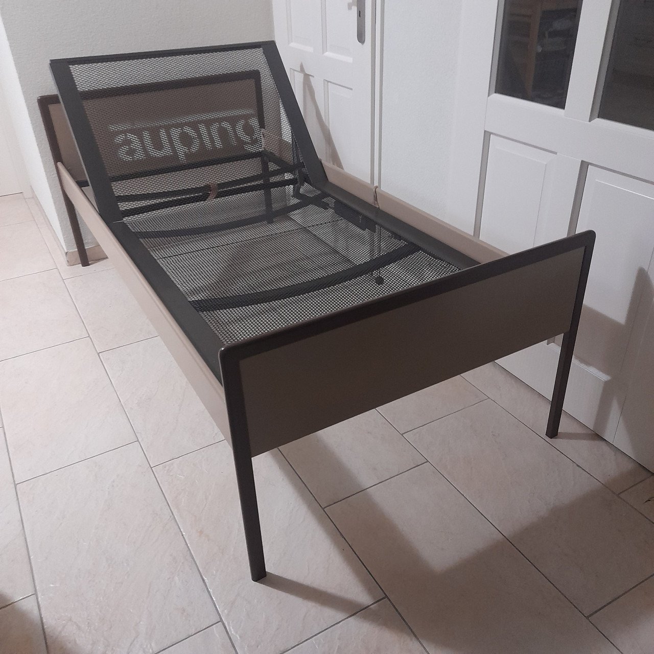 Auping bed 90 x 190 met verstelbare spiraal bodem ( in goede staat )