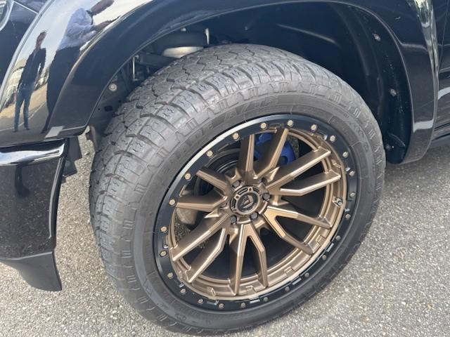 Ram 1500 4 x 4 l crew cab limited 10th anniversary l lpg l panoramadak l he