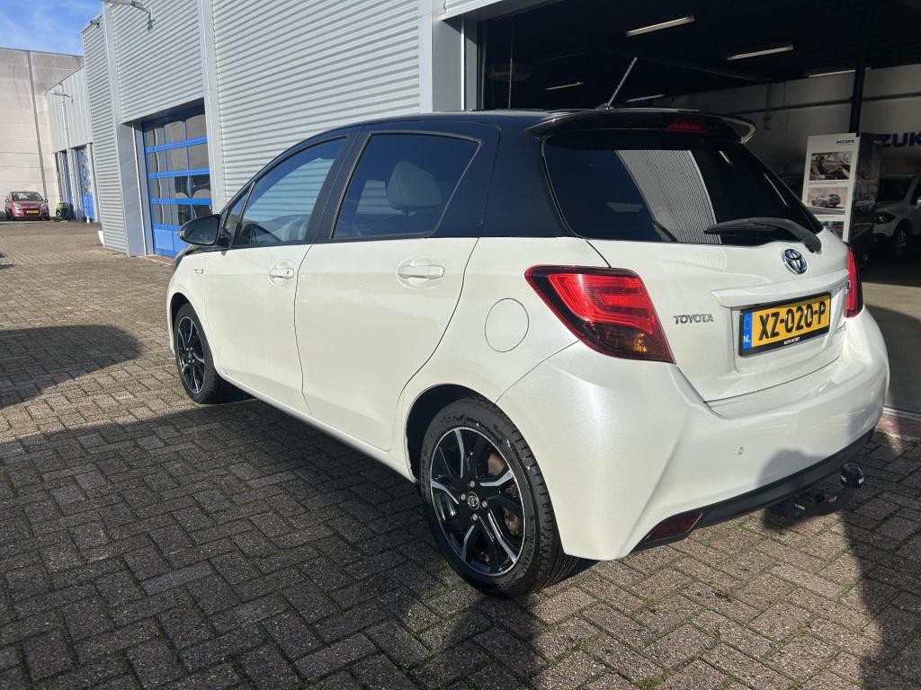 Toyota Yaris 1.5 hybrid dynamic bi-tone incl winterwielset