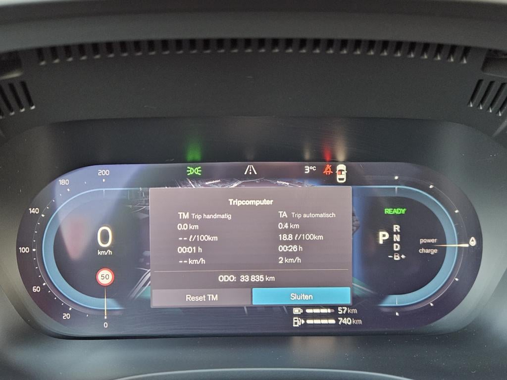 Volvo XC60 2.0 t8 plug-in hybrid awd ultimate dark r-design | luchtvering |