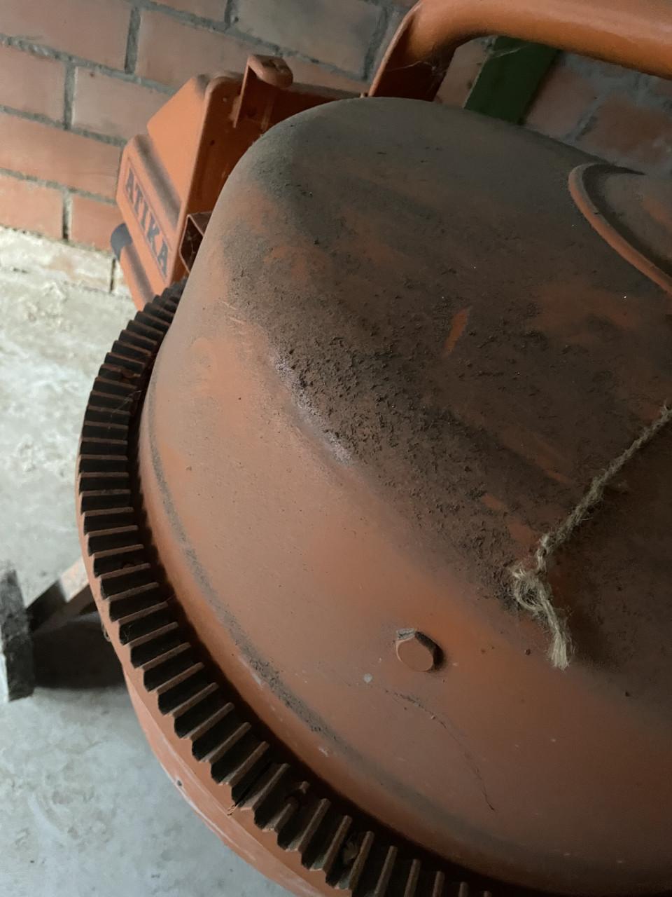 Stuka Profi Betonmolen, 1 keer gebruikt t.e.a.b. moet weg. Tel 0683820917