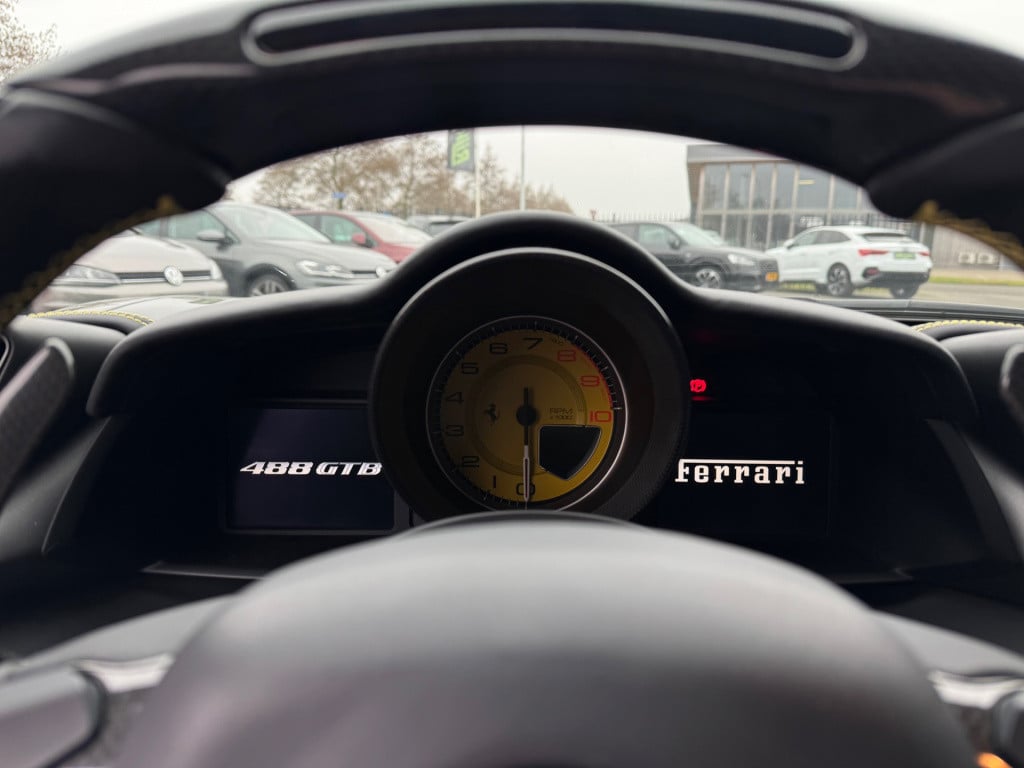 Ferrari 488 3.9 gtb hele * daytona seats * carbon driver zone * dealer onde