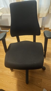 Bureau en bureaustoel (beide verstelbaar)