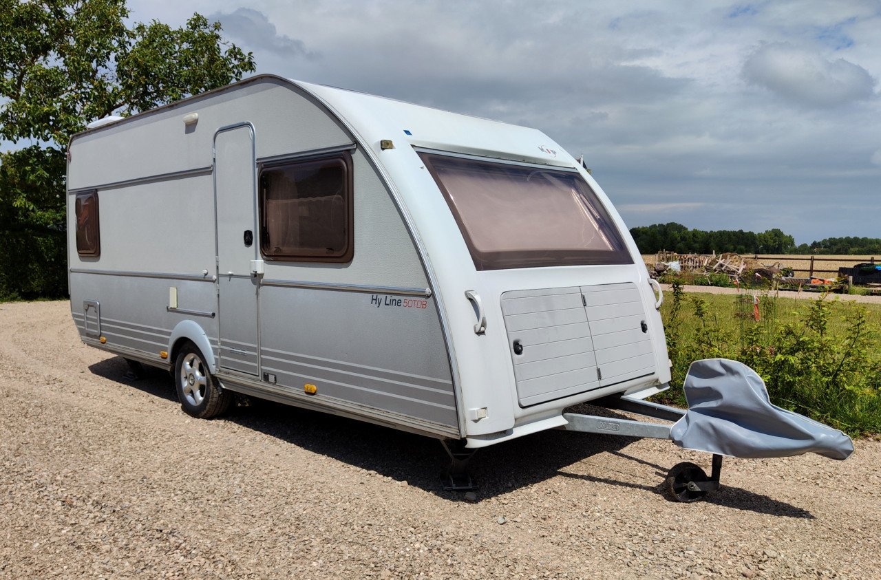 Luxe Kip caravan zeer compleet, incl. voortent en luifel.