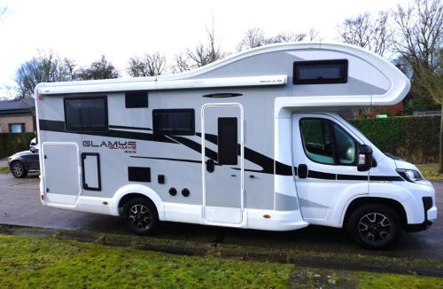 Mc Louis Glamys 365 2025 met 20.000km familiecamper Euro 6