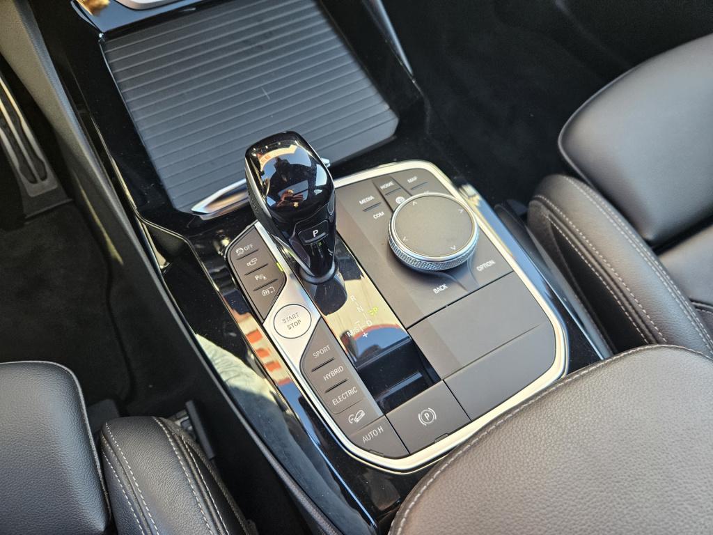 BMW X3 xdrive30e m-sport | pano | acc | camera