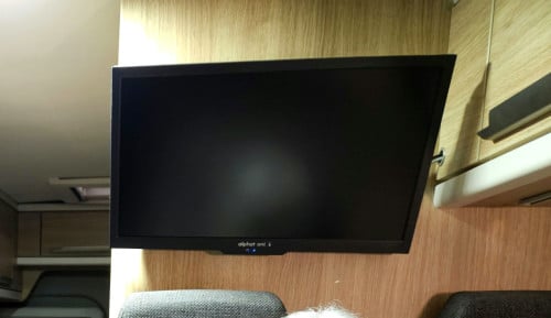 Schotel compleet met TV en ontvanger
