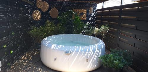 JACUZZI (LAY-Z) 4-6 pers