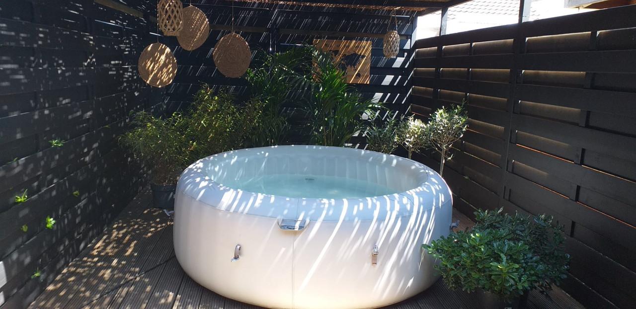 JACUZZI (LAY-Z) 4-6 pers