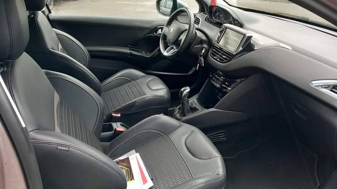Peugeot 208 1.2 VTI Allure 3drs bj:2012 airco lm-velgen i.z.g.st