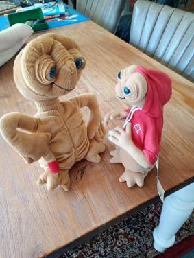 Knuffels ET 2 stuks prijs is voor samen