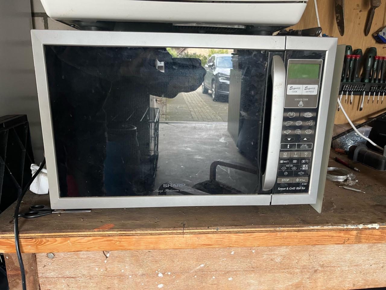Combi oven magnetron
