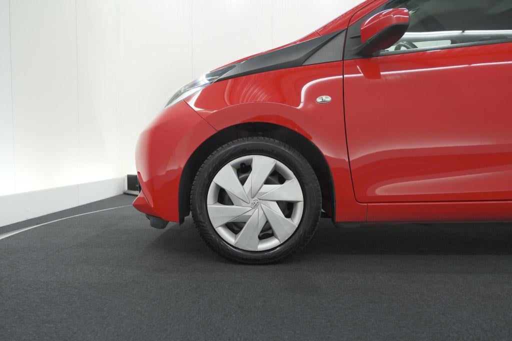 Toyota Aygo 1.0 vvt-i x-play | camera | airconditioning | allseasonbanden
