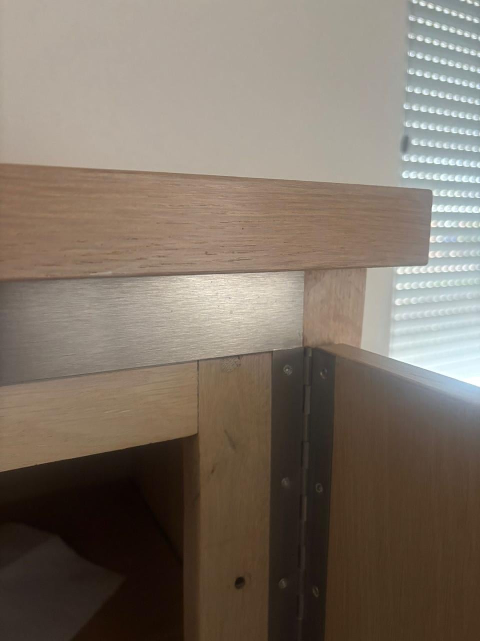 Massief eiken kastje in mooie staat