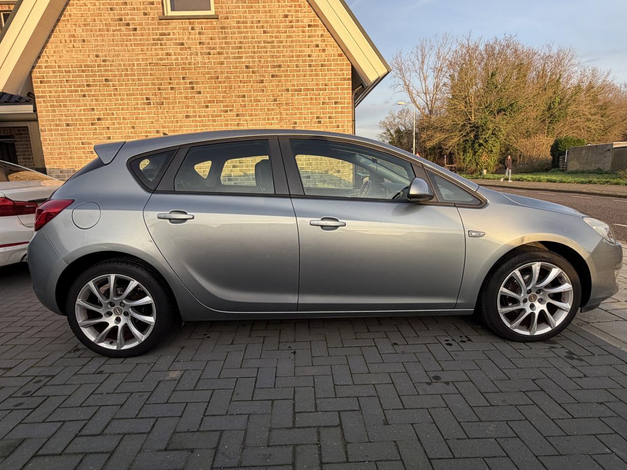 Opel Astra 1.6 Edition Airco PDC NAVIGATIE CCT Nap Logisch Org Nl