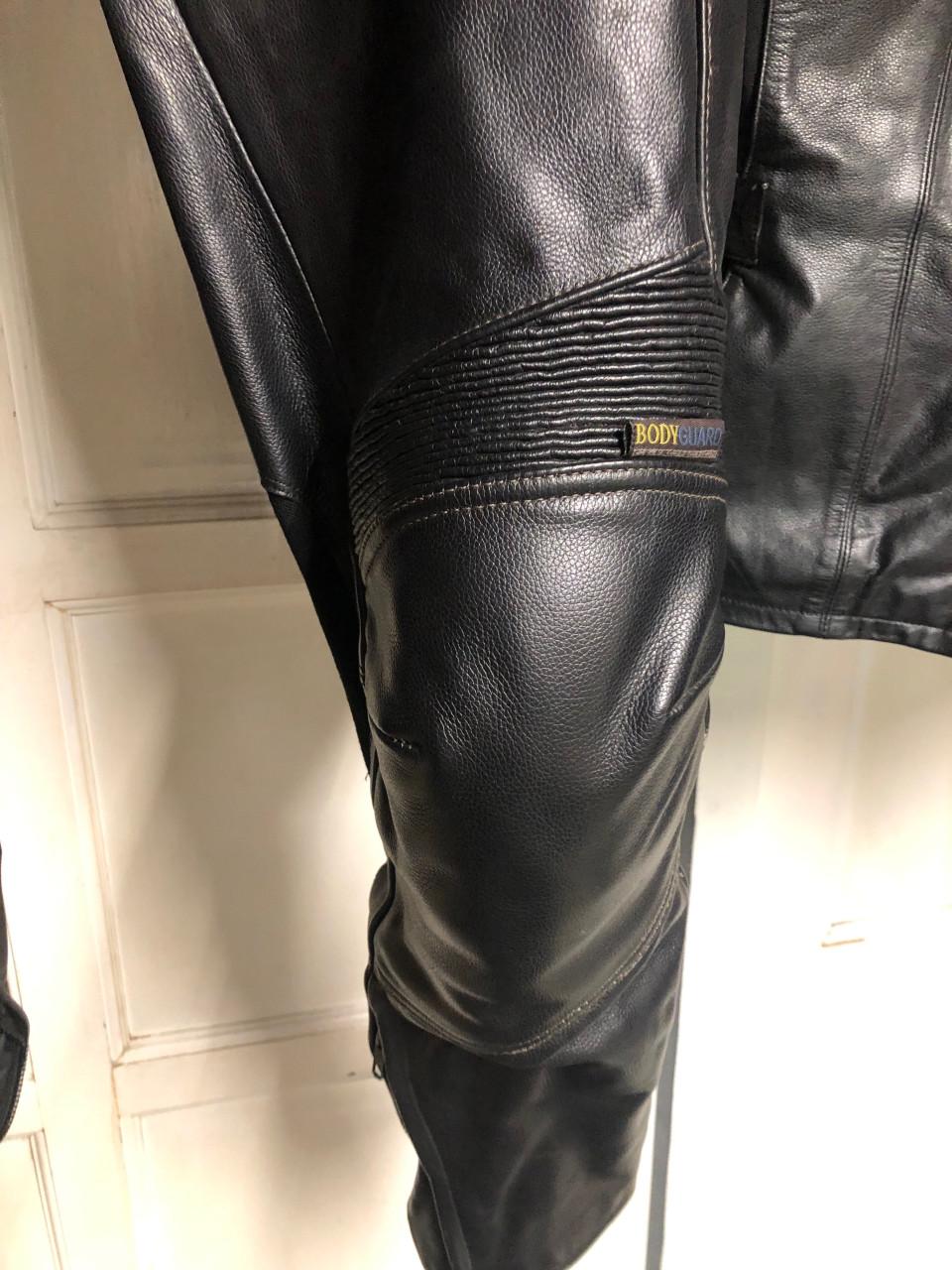 Akito motor jas +broek jas is maat D 14 Uk16….broek is maat D50 Uk32