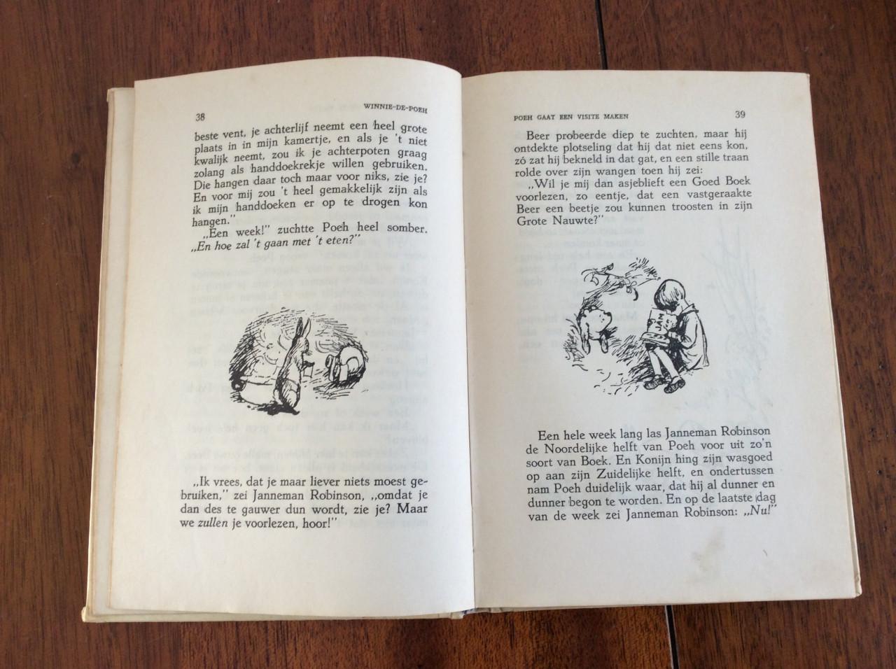 Vintage boekjes. Saskia en Jeroen en Winnie de Poeh.